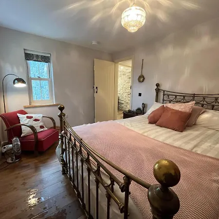 Dom wakacyjny Secluded Thatched Cottage, Near Beaches & Hill Walking Rashenny