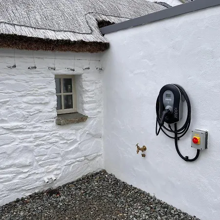 Dom wakacyjny Secluded Thatched Cottage, Near Beaches & Hill Walking *