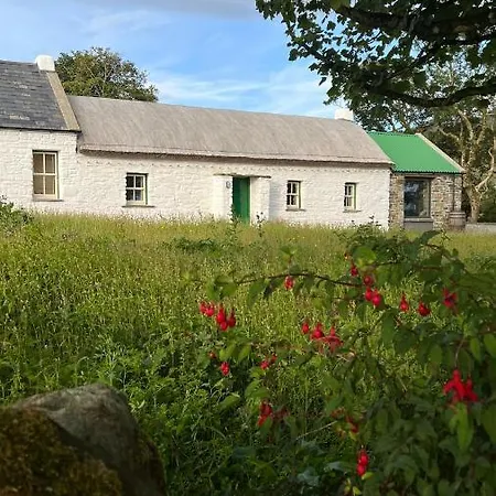Secluded Thatched Cottage, Near Beaches & Hill Walking Rashenny
