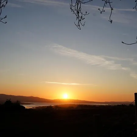 Secluded Thatched Cottage, Near Beaches & Hill Walking Holiday home