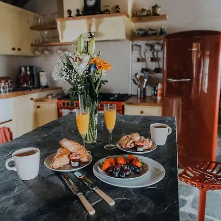 Secluded Thatched Cottage, Near Beaches & Hill Walking Rashenny