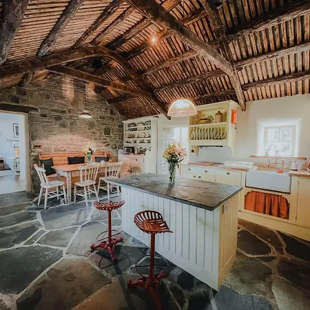 Dom wakacyjny Secluded Thatched Cottage, Near Beaches & Hill Walking