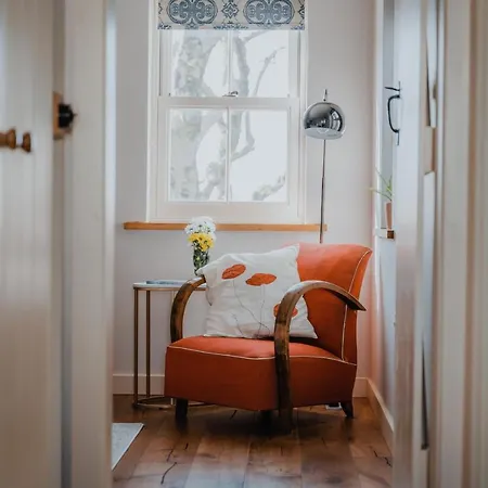 Secluded Thatched Cottage, Near Beaches & Hill Walking * Rashenny