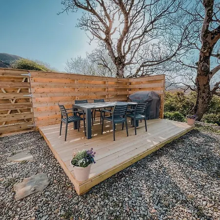 Feriehus Secluded Thatched Cottage, Near Beaches & Hill Walking *