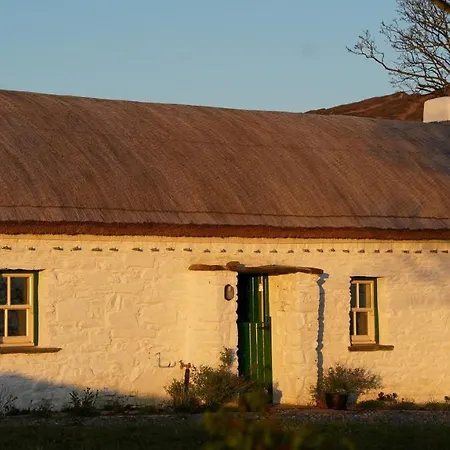 Secluded Thatched Cottage, Near Beaches & Hill Walking بيت للعطل Rashenny