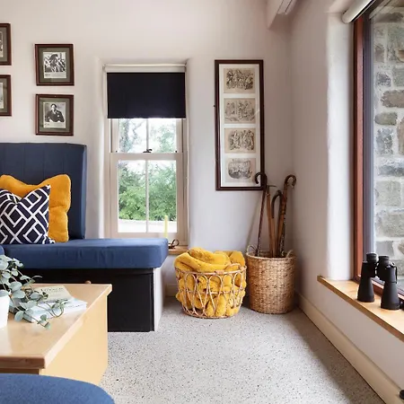 Secluded Thatched Cottage, Near Beaches & Hill Walking Rashenny