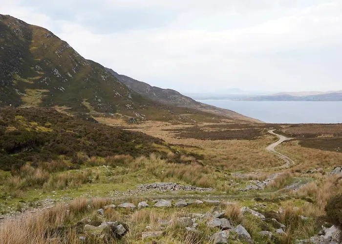 Secluded Thatched Cottage, Near Beaches & Hill Walking