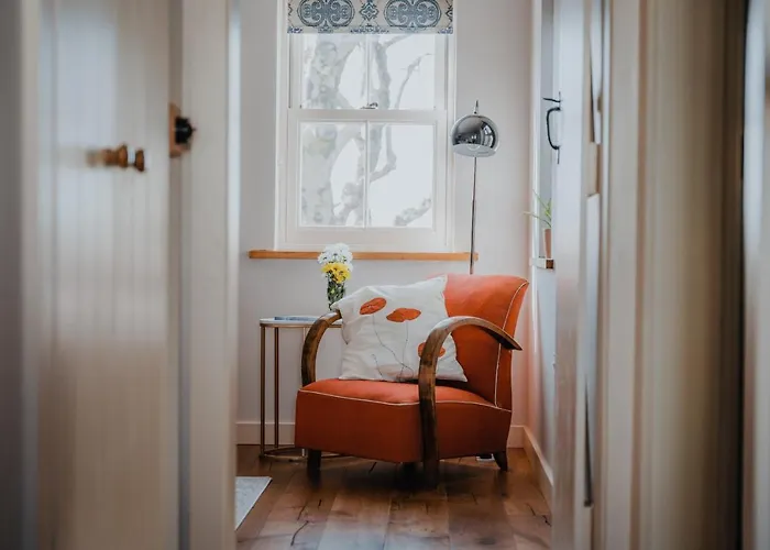 Secluded Thatched Cottage, Near Beaches & Hill Walking * Rashenny