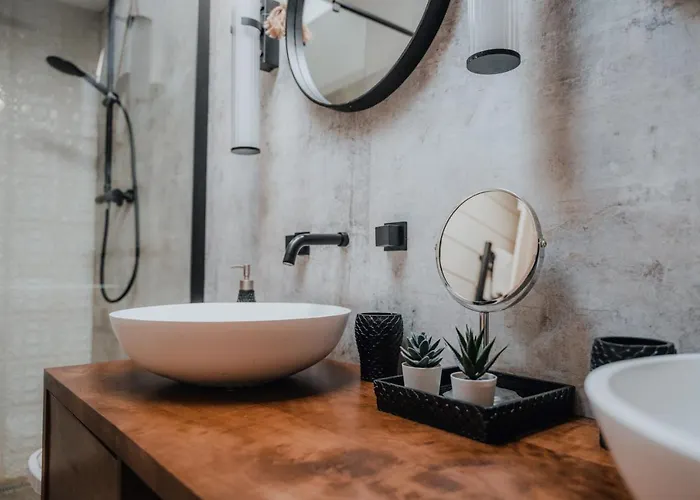 Secluded Thatched Cottage, Near Beaches & Hill Walking