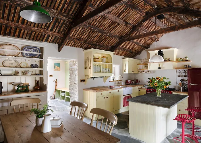 Secluded Thatched Cottage, Near Beaches & Hill Walking Rashenny